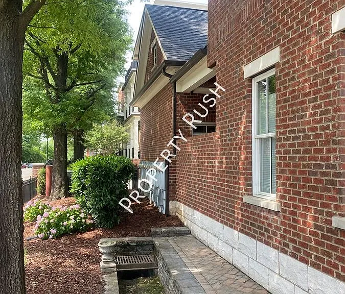 105 E 3rd St — Photo 7