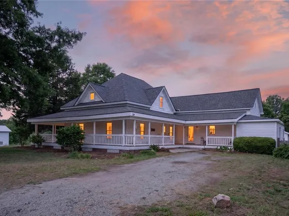 56 Eaves Dr, Temple, GA 30179