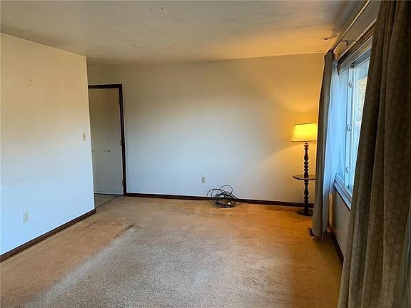 3rd image of 107 Jade Ln