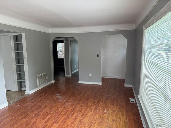 4th image of 15645 Semrau Ave
