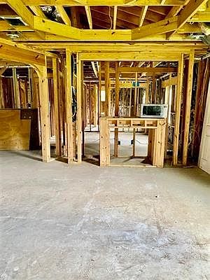 5th image of 123 3rd Ave