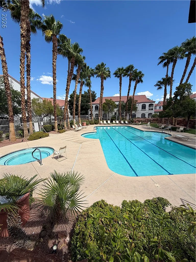 2 bed, 2.0 bath, 1042 sqft, $1,585 — Photo 4
