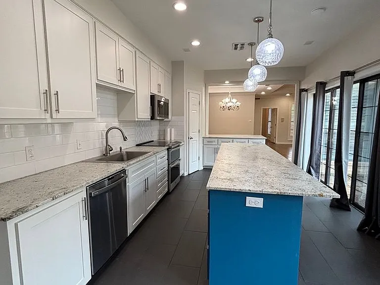 5026 Bellaire Dr S — Photo 31