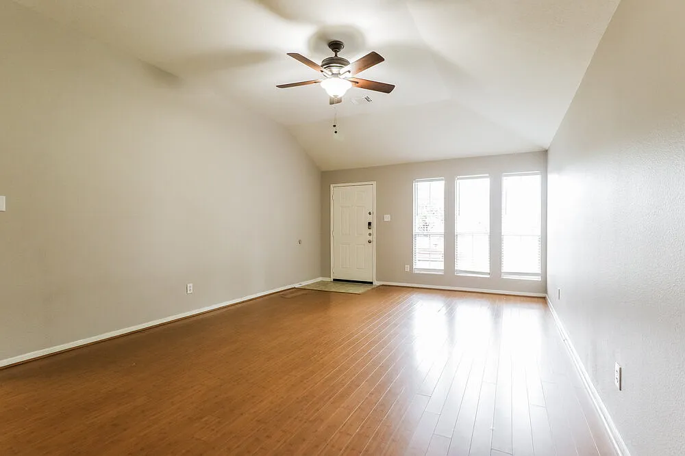 3 bed, 2.0 bath, 1559 sqft, $1,865 — Photo 4