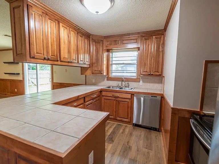 1016 Grayland Dr — Photo 14