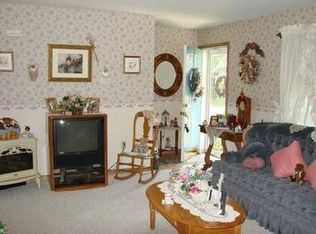 576 Yellow Pine Dr, Auburn, PA 17922