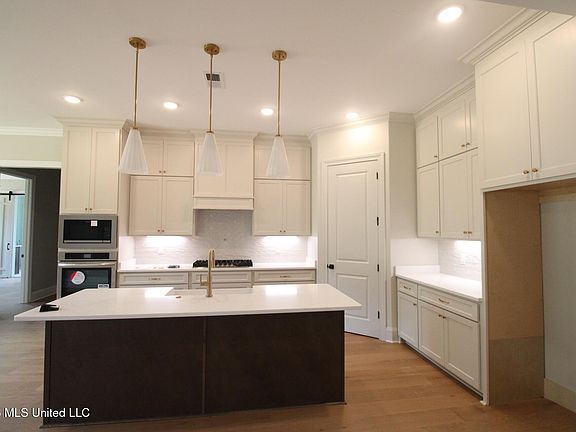 5th image of 282 Oakworth Dr
