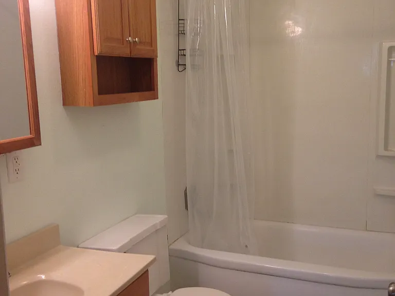 423 Montclaire Ave #HOUSE — Photo 2