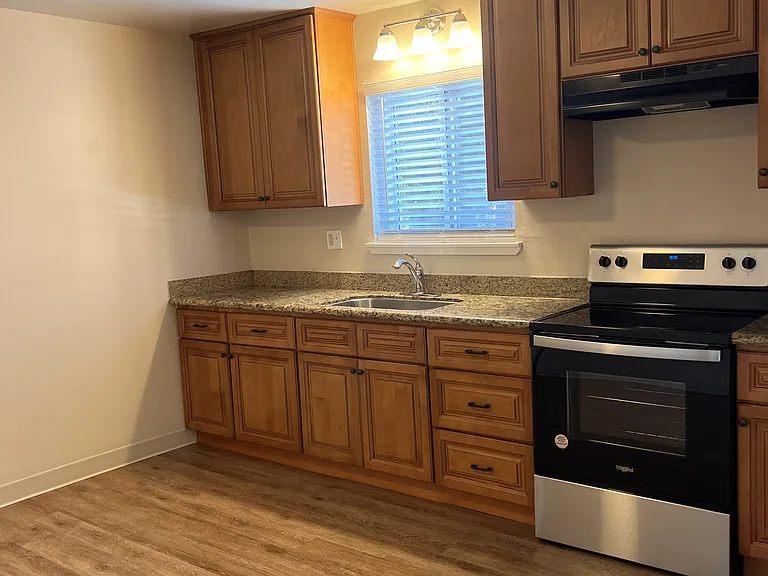 22322 Center St #5 — Photo 7