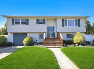 378 Jervis Ave, Copiague, NY 11726