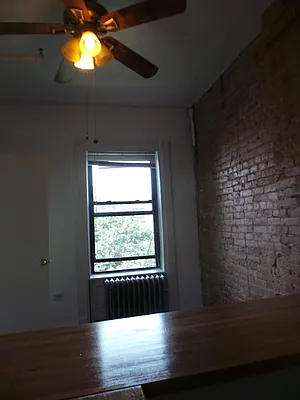 Rented by Perry Associates NYC Inc | media 35