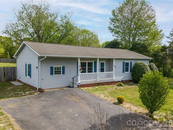 130 Fort Dobbs Rd, Statesville, NC 28625