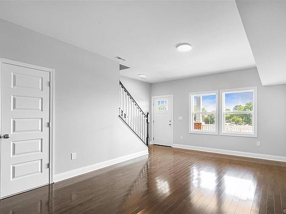 4th image of 223 E 15th St