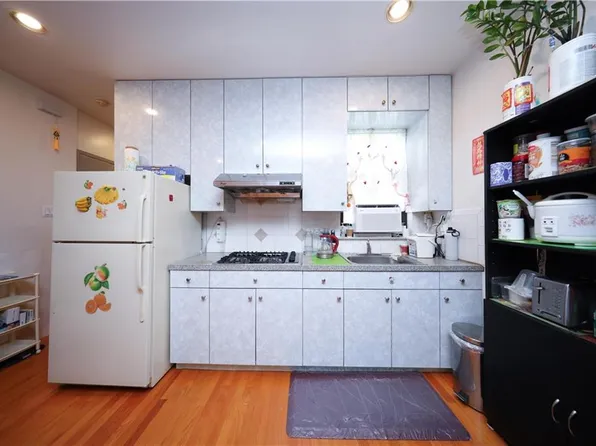 3903 Seventh Avenue image 6 of 29