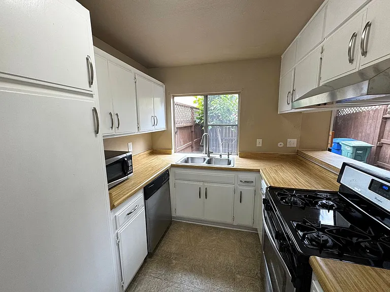 7313 Unicorn Cir — Photo 6