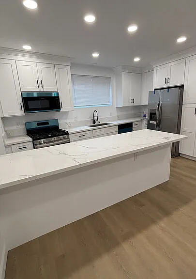 2280 S Barrington Ave #10 — Photo 2
