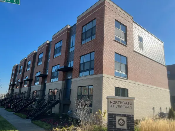 2262 Blue Ct, Schaumburg, IL 60173