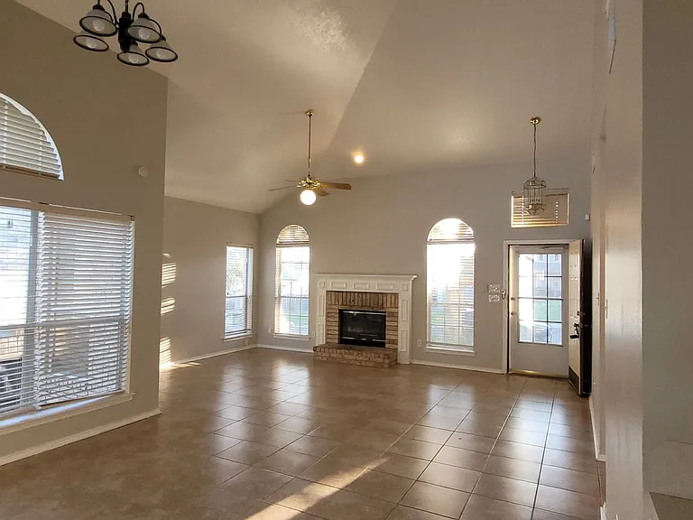 4826 Fern Lk — Photo 3