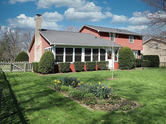 3rd image of 2313 Tanglewood Dr