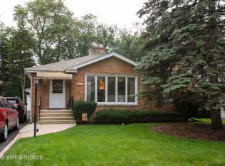 547 Selborne Rd, Riverside, IL 60546