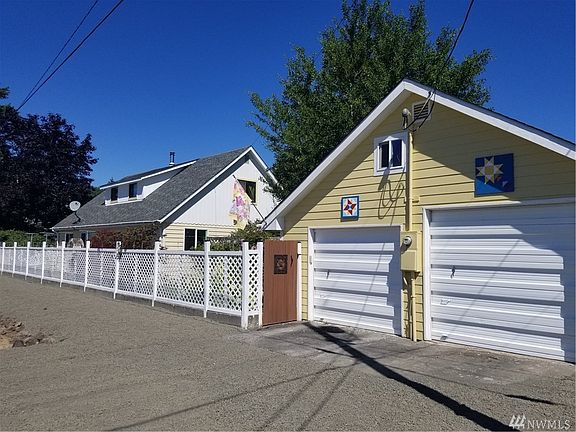 Garage entrance on 5th St.  Turn corner to front entrance on Jackson.