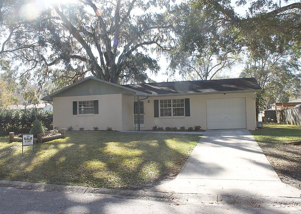 1st image of 627 Iris St