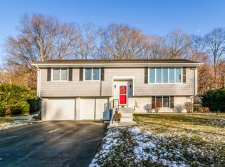 11 Indian Valley Dr, Waterford, CT 06385
