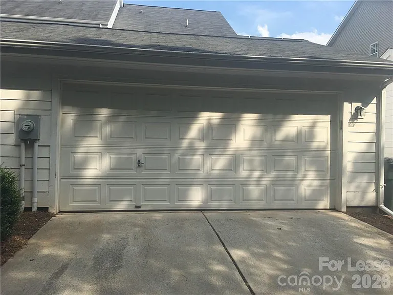 9916 Evergreen Terrace Dr — Photo 30