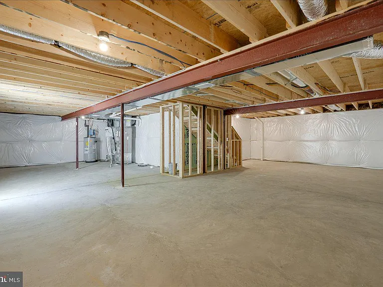 18045 South Village Dr — Photo 32