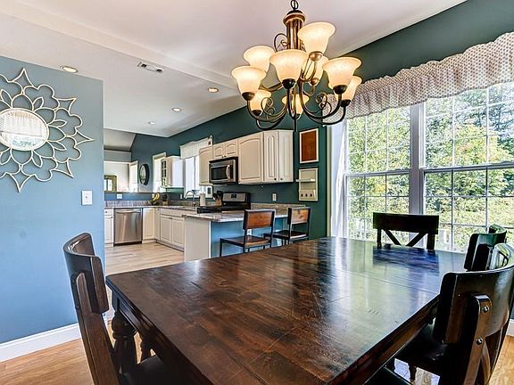 4th image of 10 Beechwood Ln