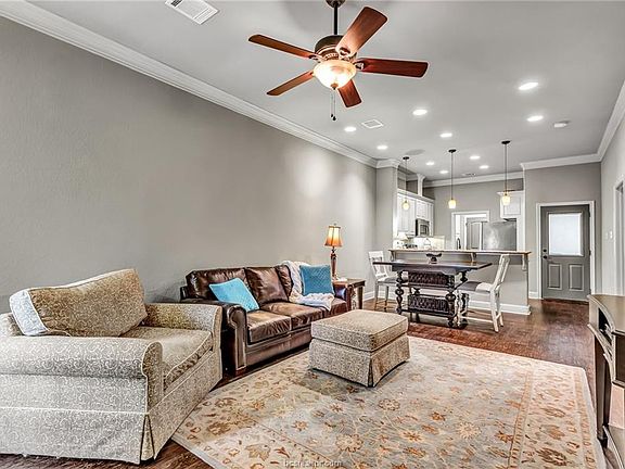 4th image of 3803 Blackhawk Ln