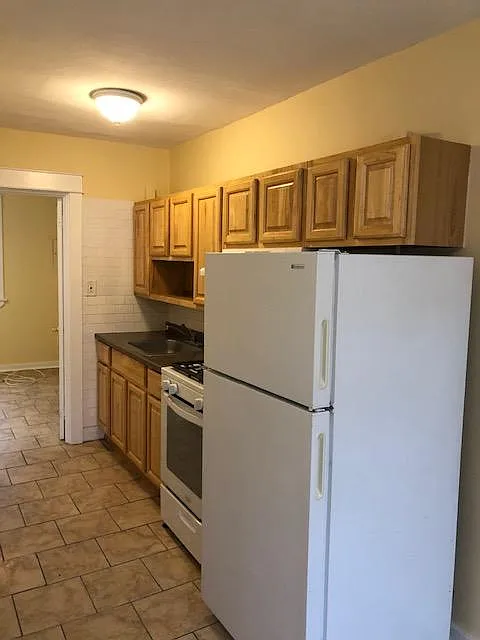 65 Decatur Ave — Photo 4
