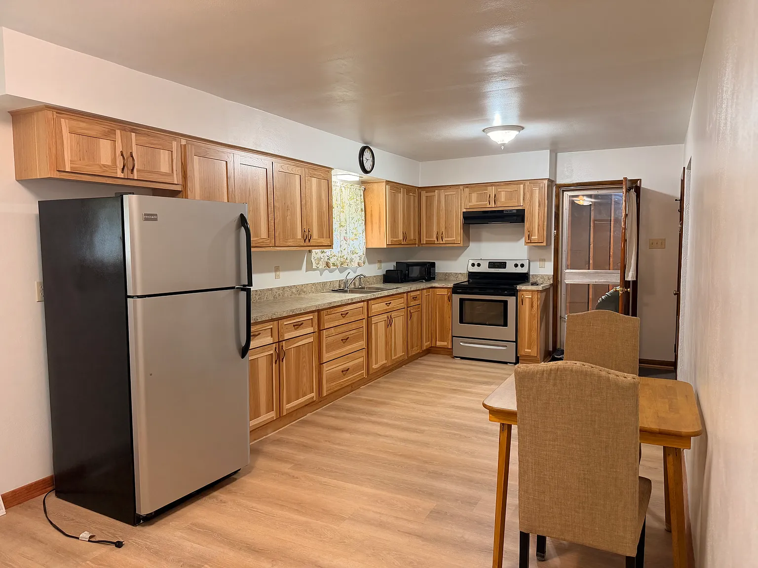 2 bed, 1500 sqft, $1,300 — Photo 4
