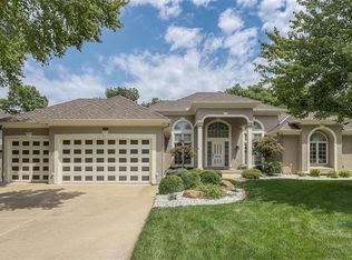 6225 Northlake Dr, Parkville, MO 64152