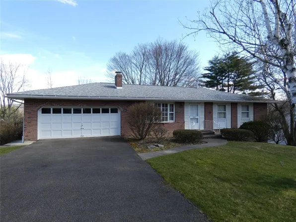 1467 Miner Cir, Endicott, NY 13760