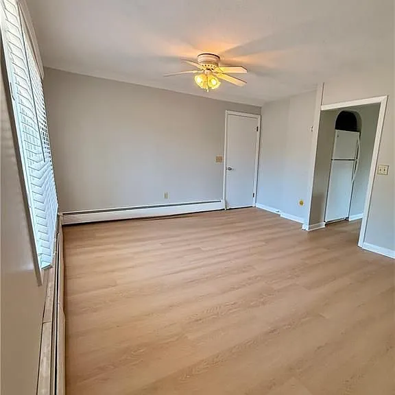 39 Andrews Ave — Photo 4