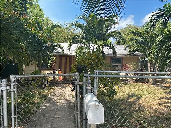 2nd image of 3913 SW 13th Ct