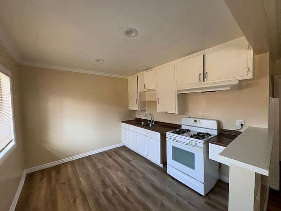 3rd image of 610 Orange Ave