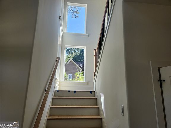 5th image of 141 Bowden St