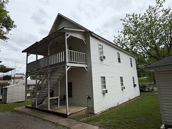 5th image of 405 Spring St