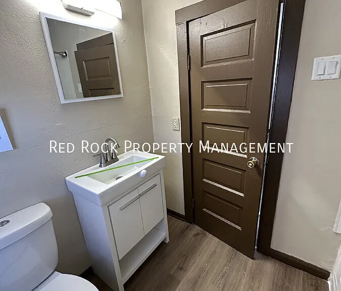 121 Hackett St — Photo 12