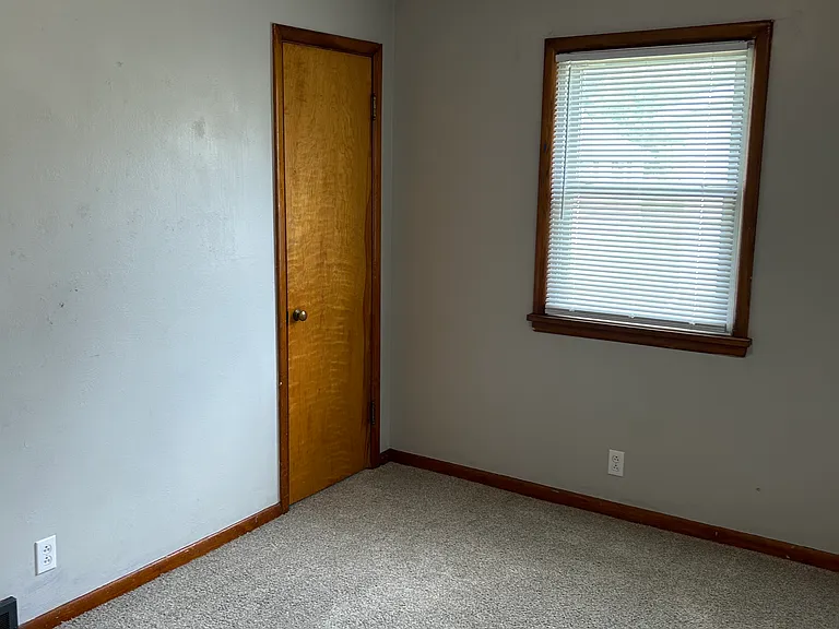 110 S Dana Ave — Photo 6