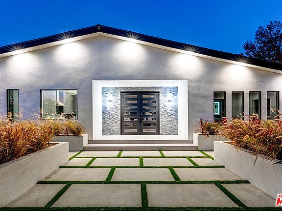 3rd image of 23056 Leonora Dr