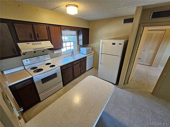 4th image of 1100 E Caroline St APT 123