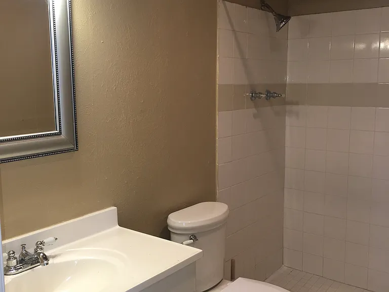 1213 Elm Ct — Photo 8
