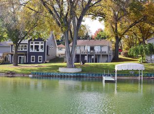 406 W Crooked Lake Dr, Kalamazoo, MI 49009