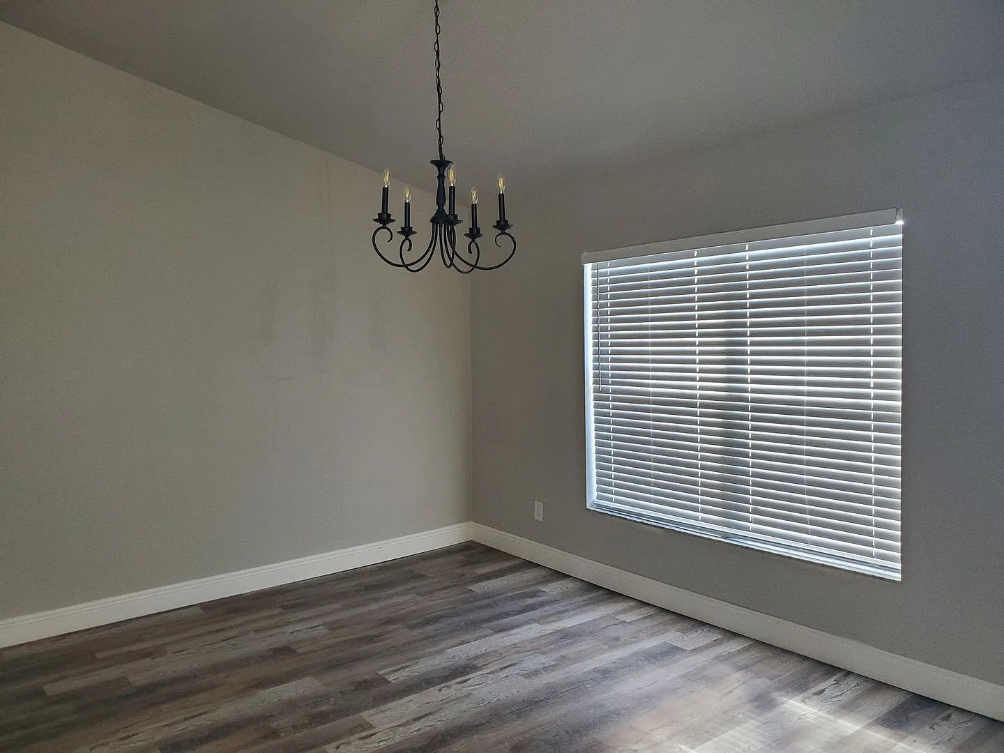 Newly Remodeled 4/2 Plus Den House Lehigh — Photo 2
