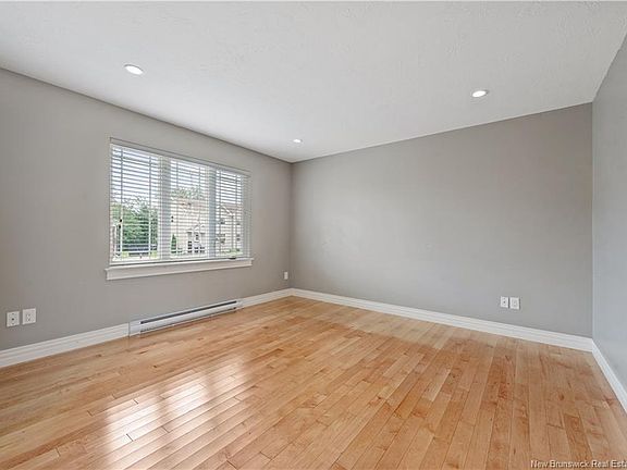 4th image of 38 Caspian Ct