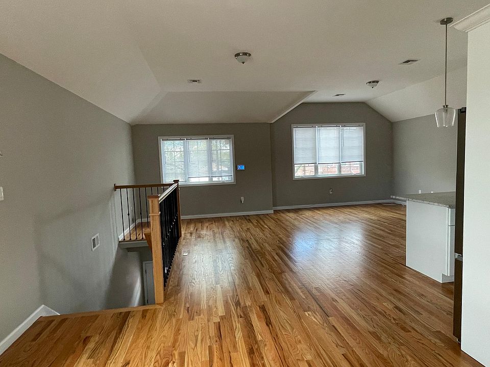 1st image of 281 Mallory Ave #2F