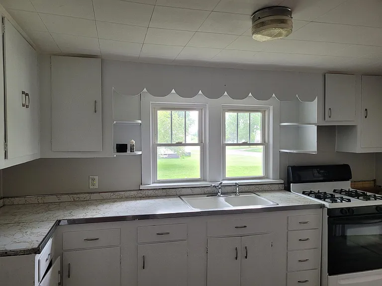 431 Roosevelt Ave — Photo 10